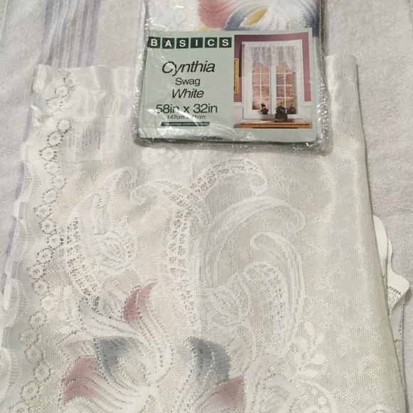 2 Sets of polyester window panels, one new se, one slightly used; 4 pcs total - Picture 3 of 16